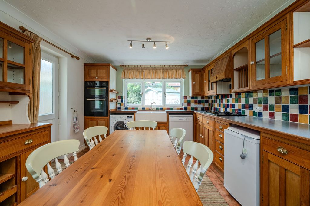 Property photo 3 of 24