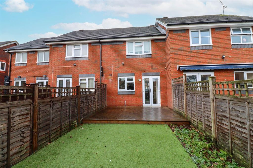 Property photo 2 of 16 Garden