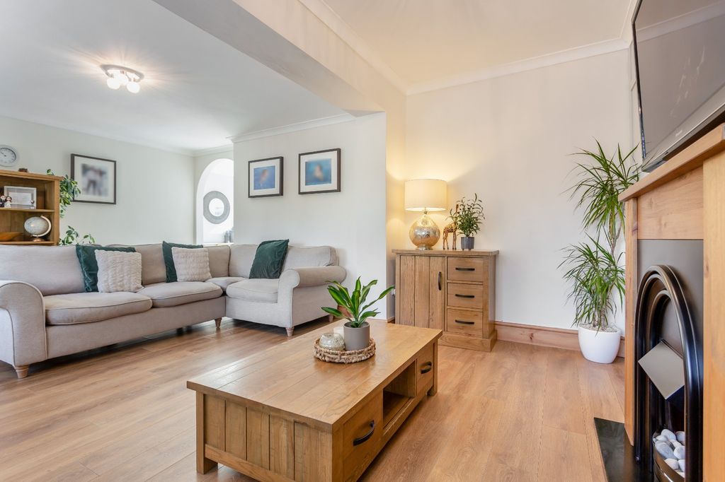 Property photo 2 of 20 Picture No. 32