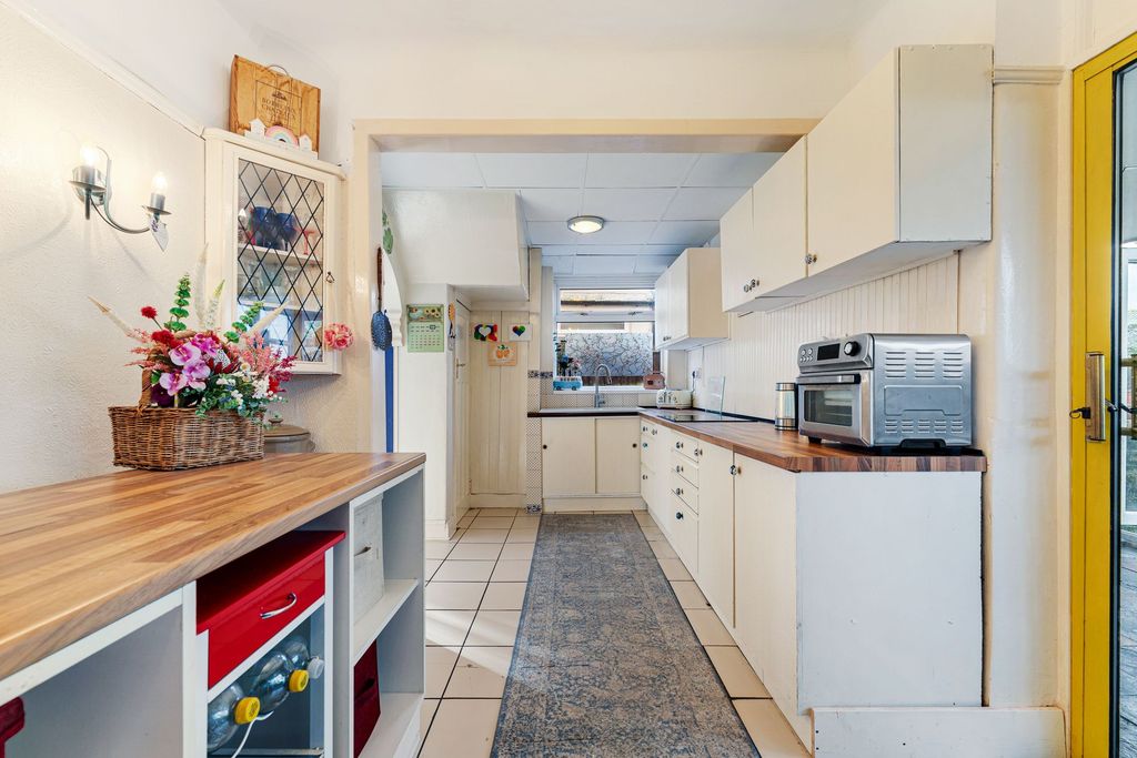 Property photo 3 of 25