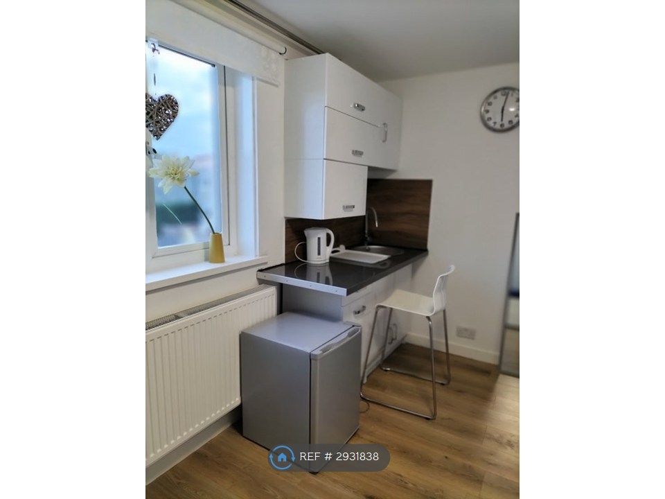 Property photo 2 of 9 Kitchen