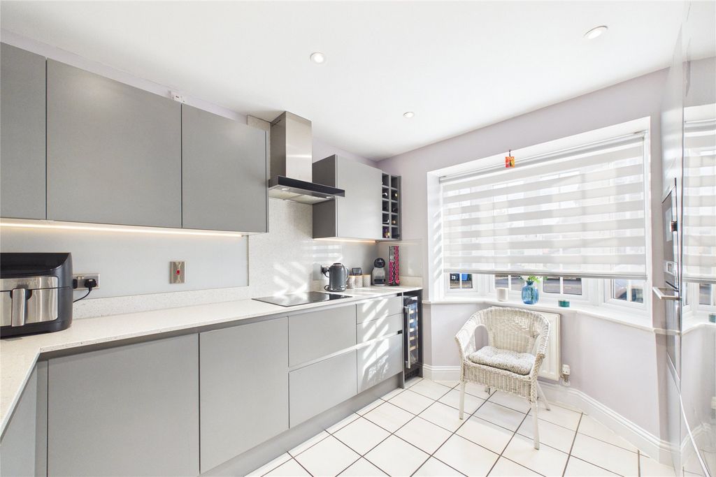 Property photo 2 of 16 Picture No. 17