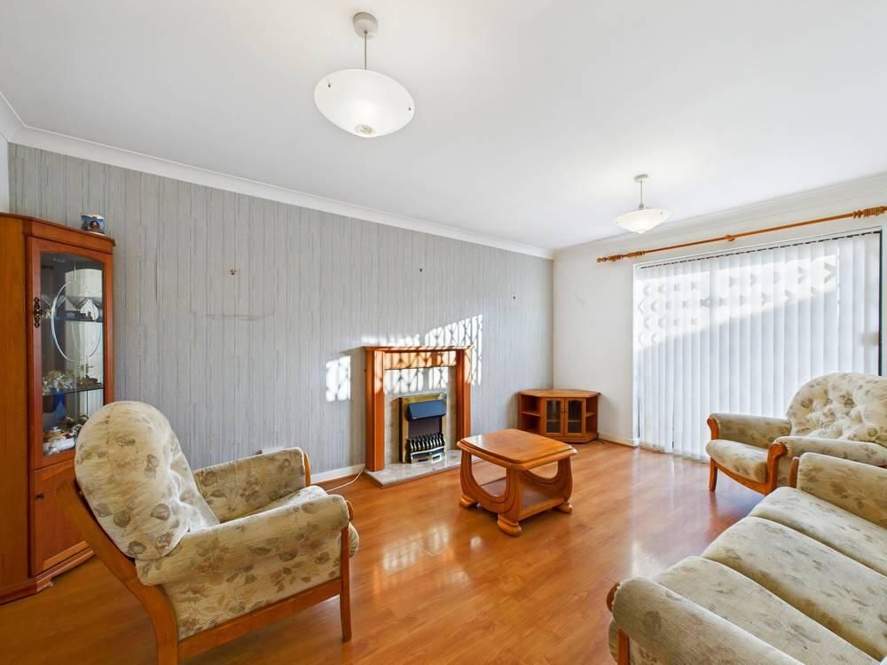 Property photo 3 of 11 Living Room