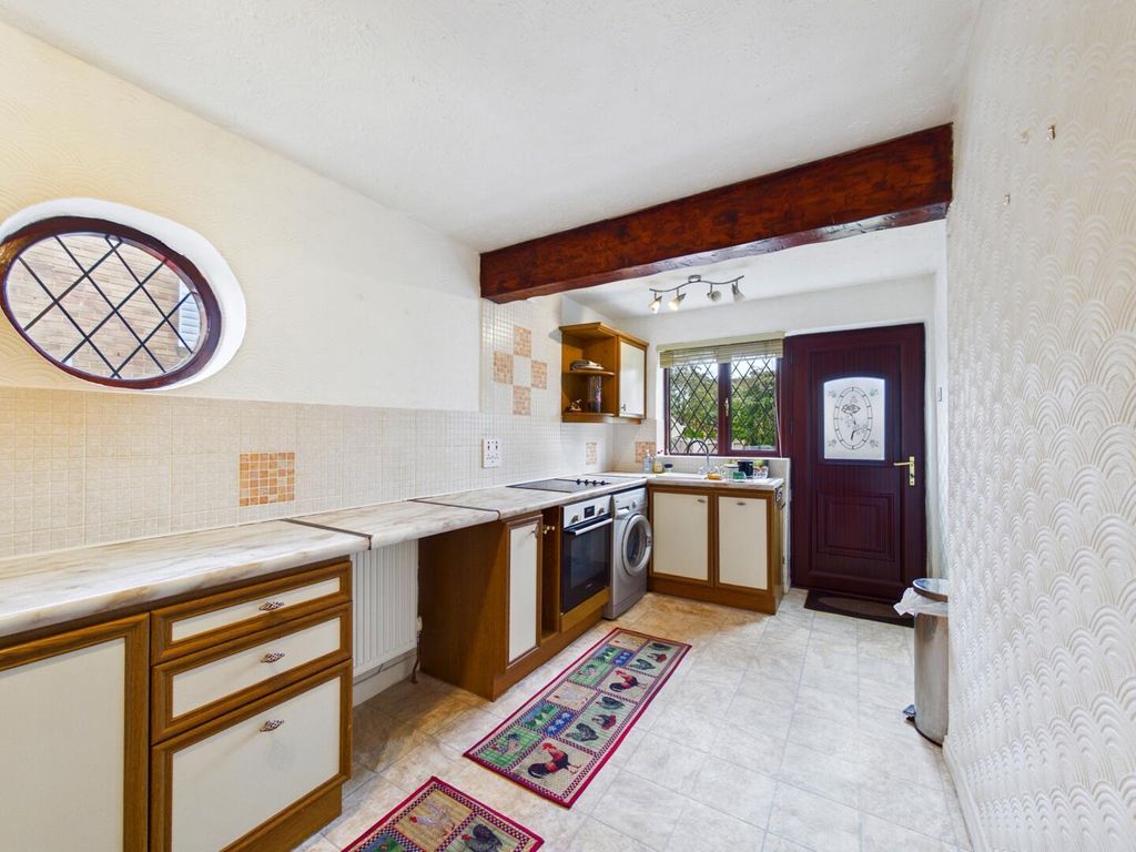 Property photo 3 of 12 Kitchen
