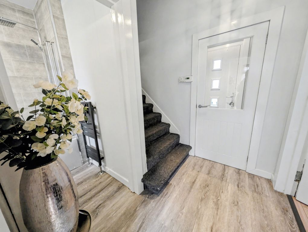 Property photo 2 of 28