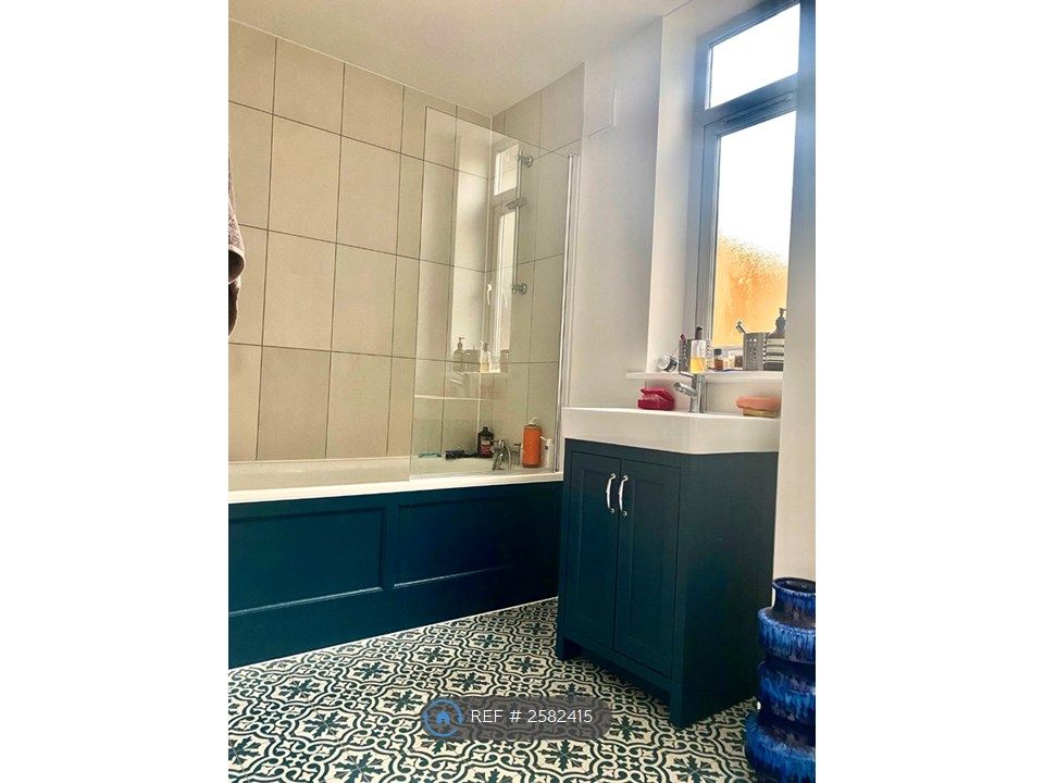 Property photo 2 of 7 Bathroom