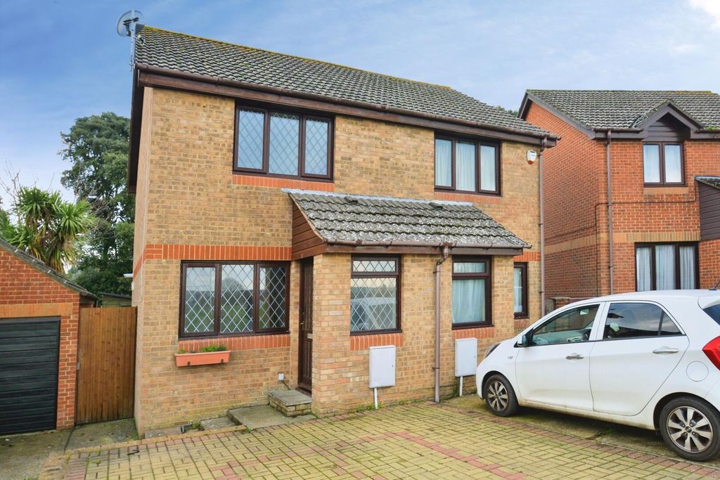 Property photo 1 of 10 Front (Exterior)