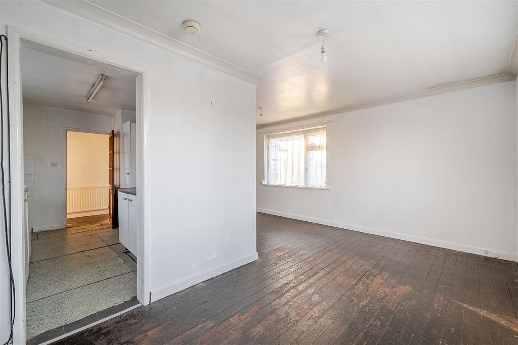 Property photo 3 of 21 1383664-10-69242Fa4498F4.Jpg