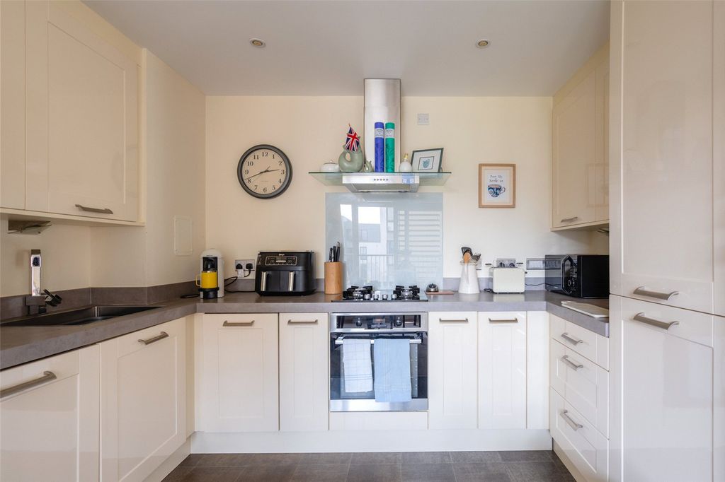 Property photo 3 of 16 Kimmerghame Place 14