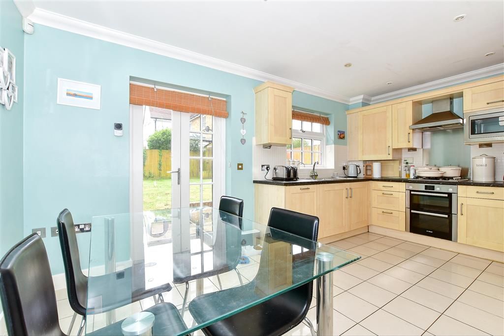Property photo 2 of 18 Kitchen/Breakfast Room