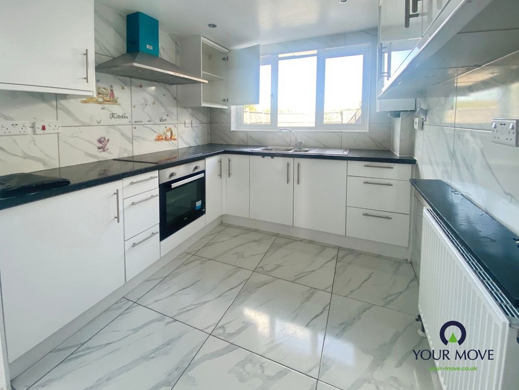 Property photo 2 of 14 Kitchen