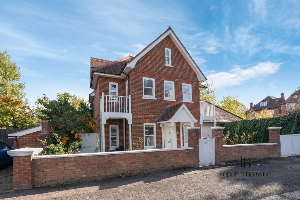 Property photo 2 of 31