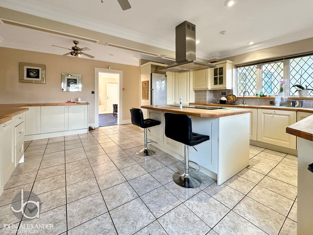 Property photo 3 of 35