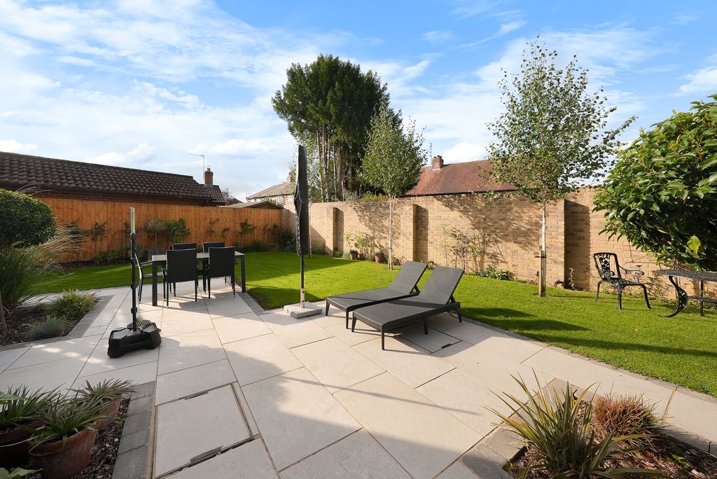 Property photo 2 of 57