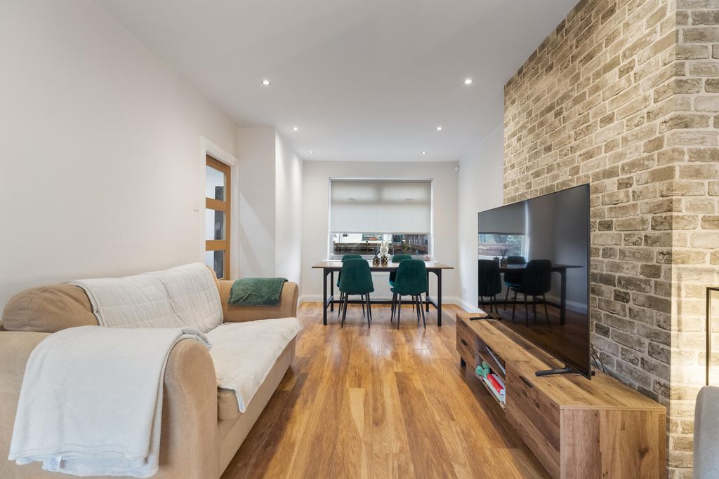 Property photo 3 of 20 Living Room