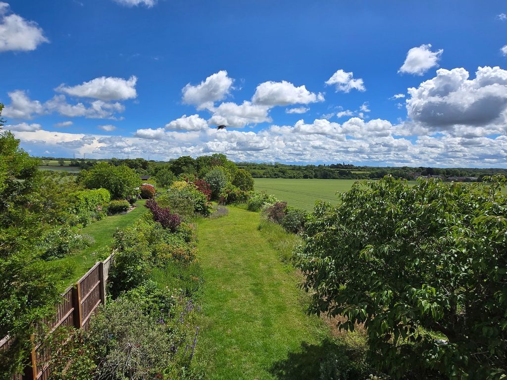 Property photo 3 of 34