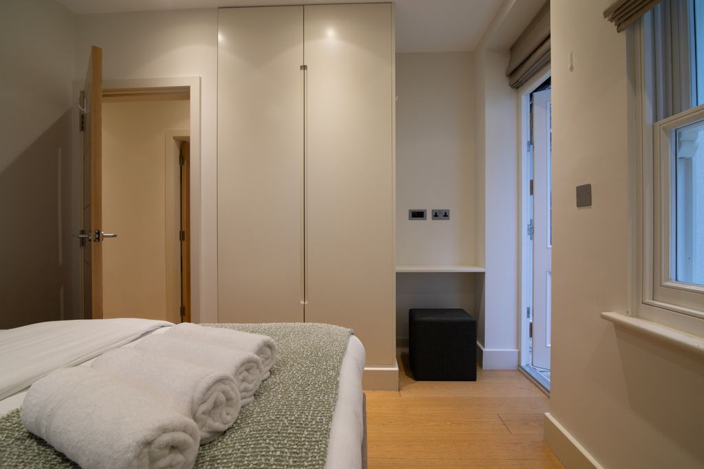 Property photo 3 of 37