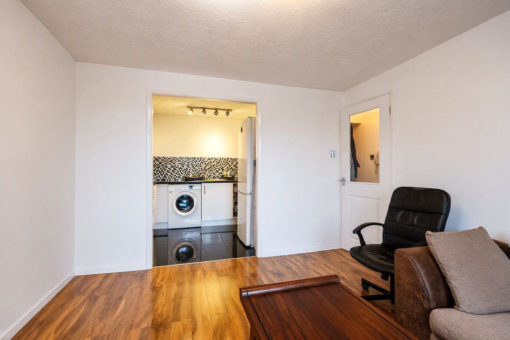 Property photo 3 of 9 Picture No. 23