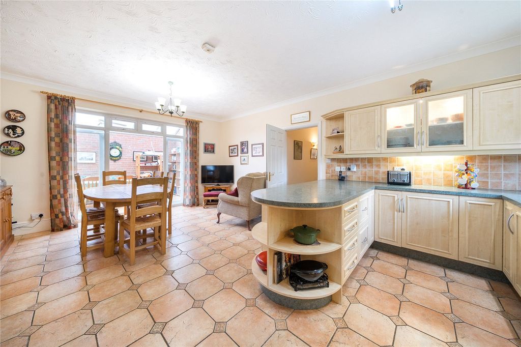 Property photo 3 of 60 Picture No. 12