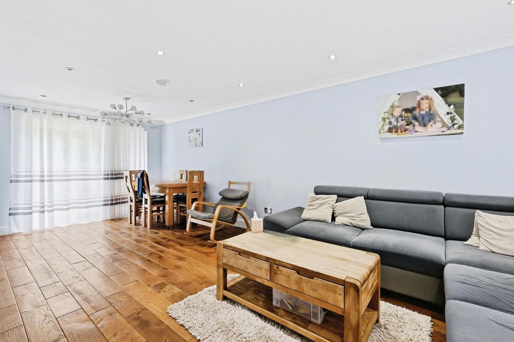 Property photo 2 of 19 Pbox-Img.Jpg