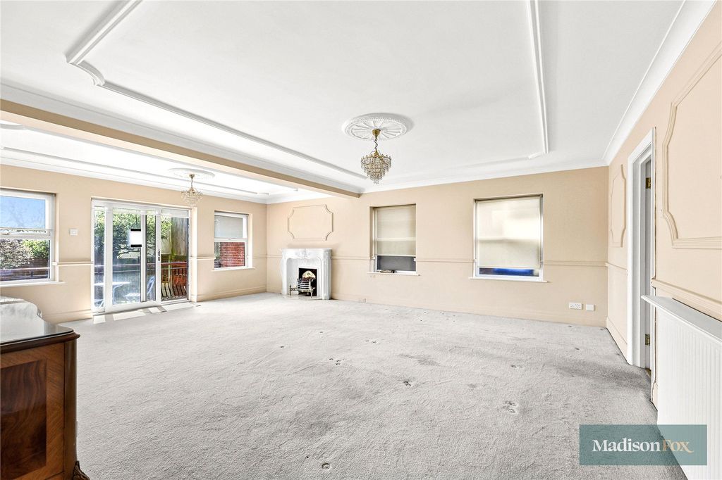 Property photo 3 of 25 Picture No. 04