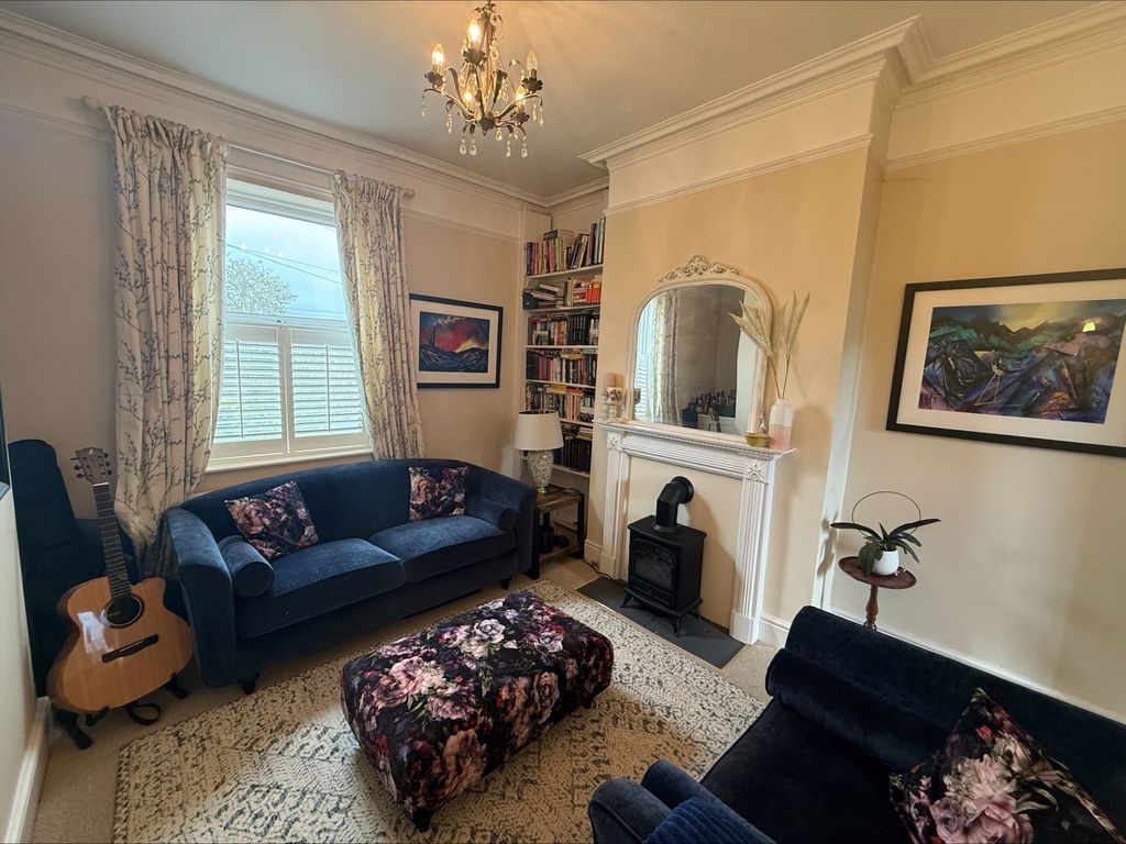 Property photo 3 of 11