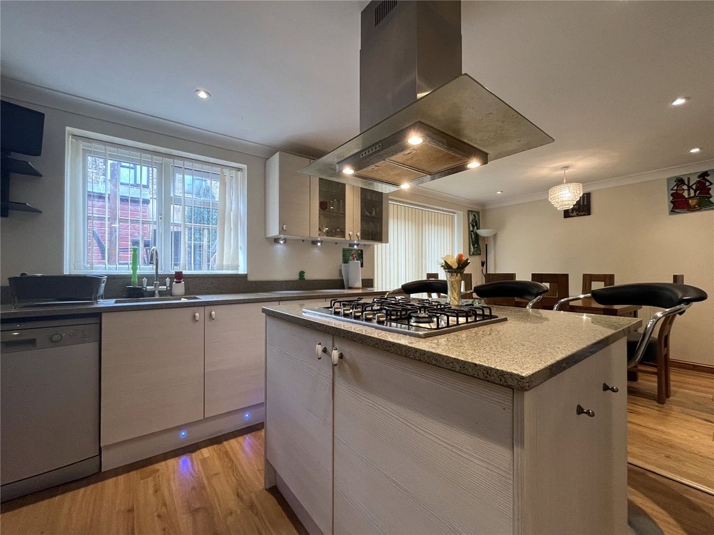 Property photo 2 of 17 Picture No. 30