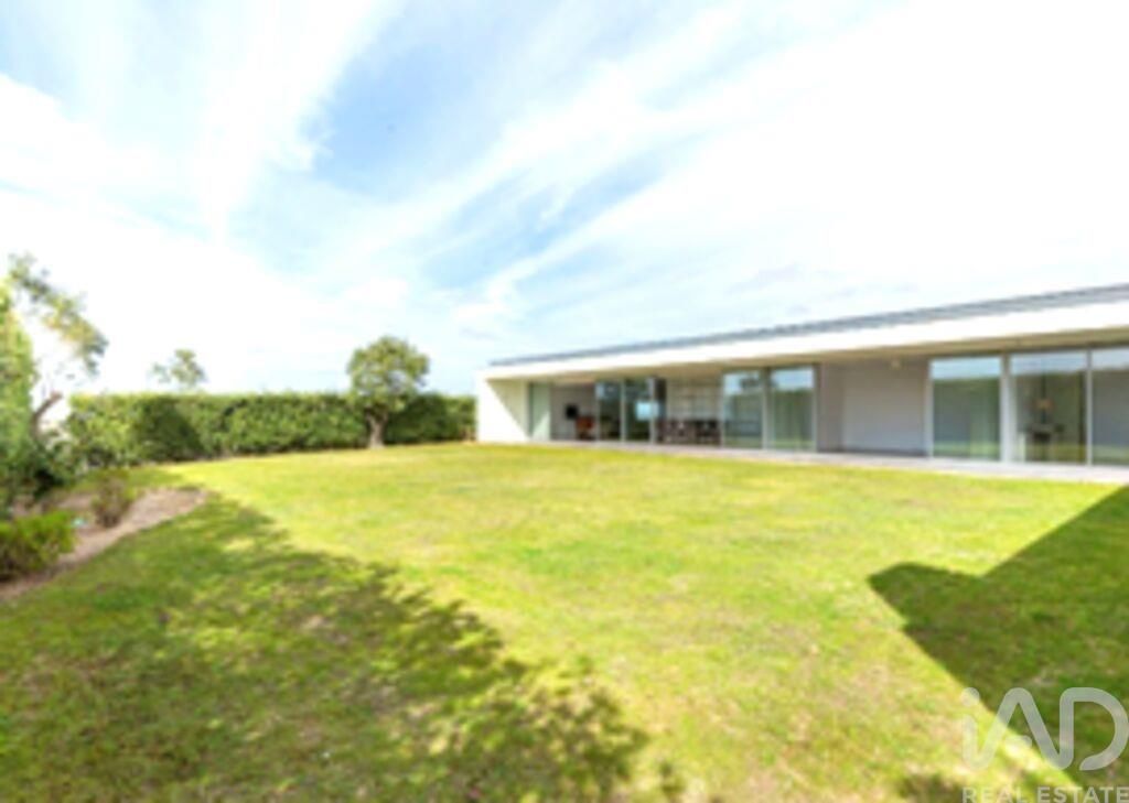 Property photo 2 of 28
