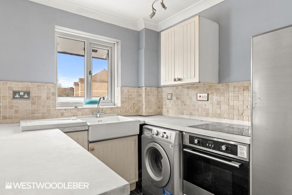 Property photo 3 of 8 Richmondcourt_6.Jpg