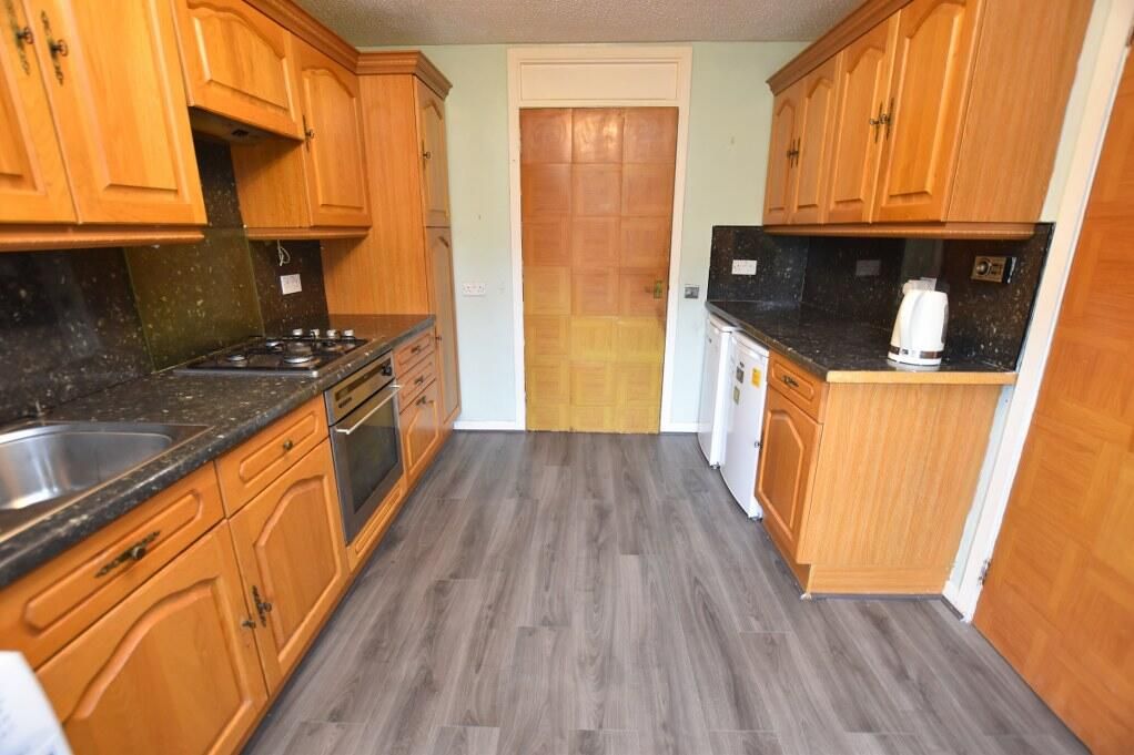 Property photo 3 of 17 Kitchen