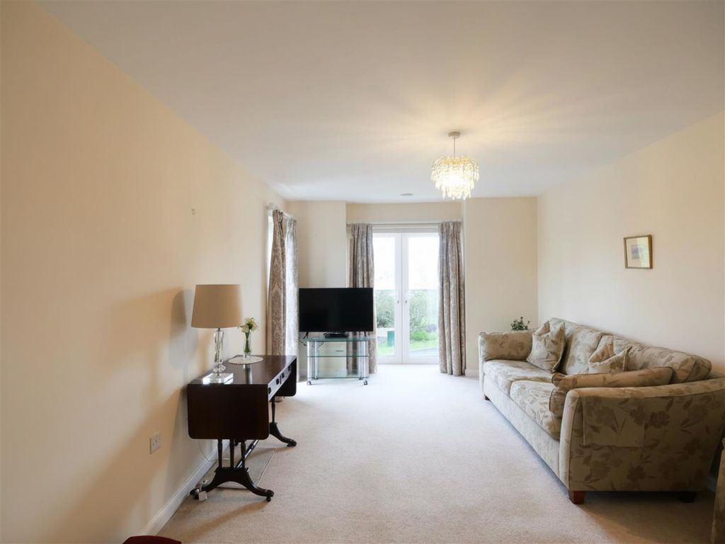 Property photo 2 of 12 Living Room.Png