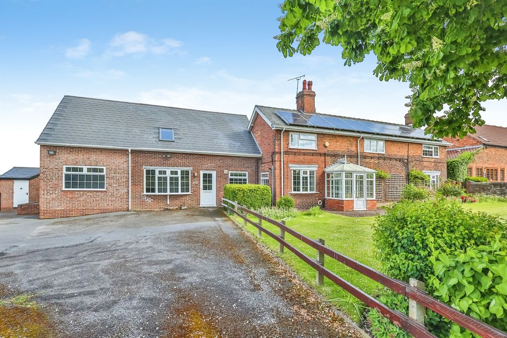 Property photo 2 of 34