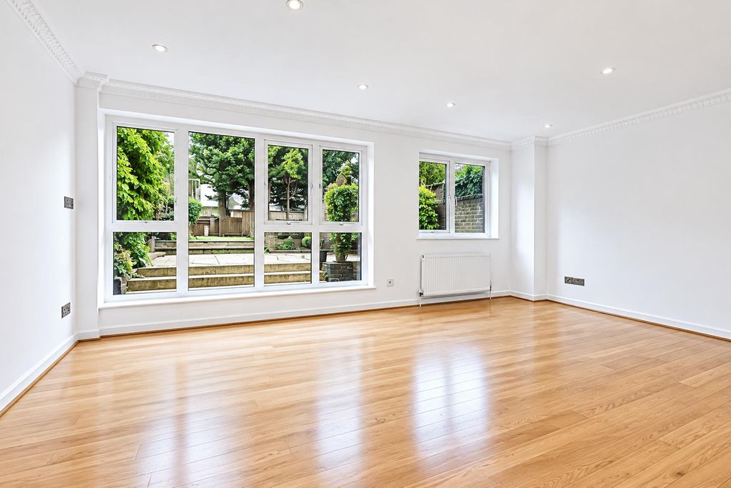 Property photo 2 of 11 2