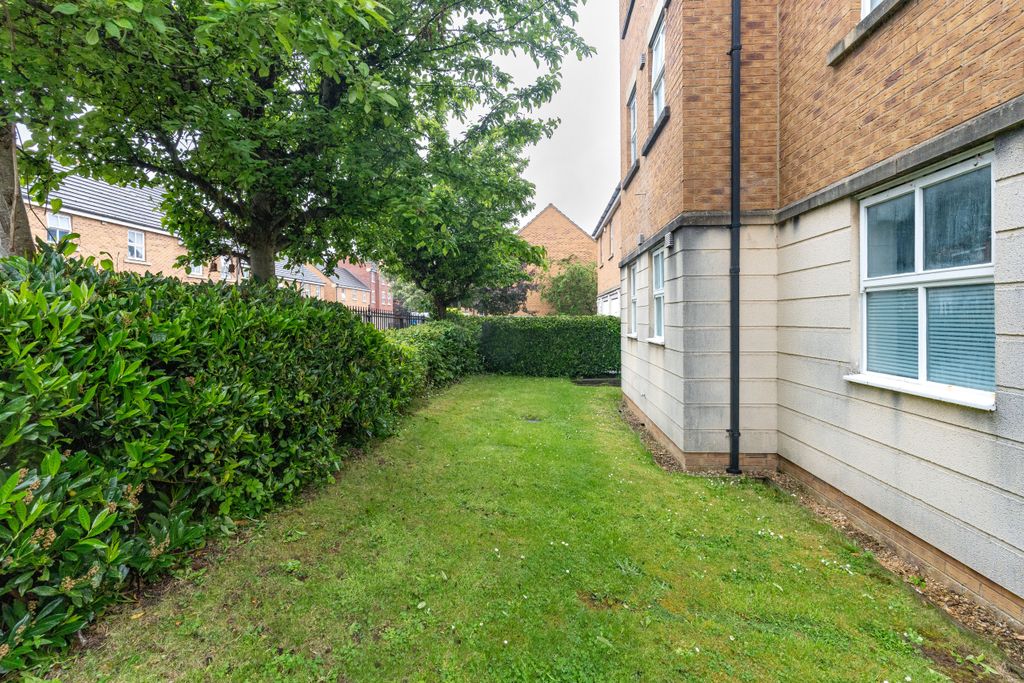 Property photo 2 of 14 Lancelot Road-15
