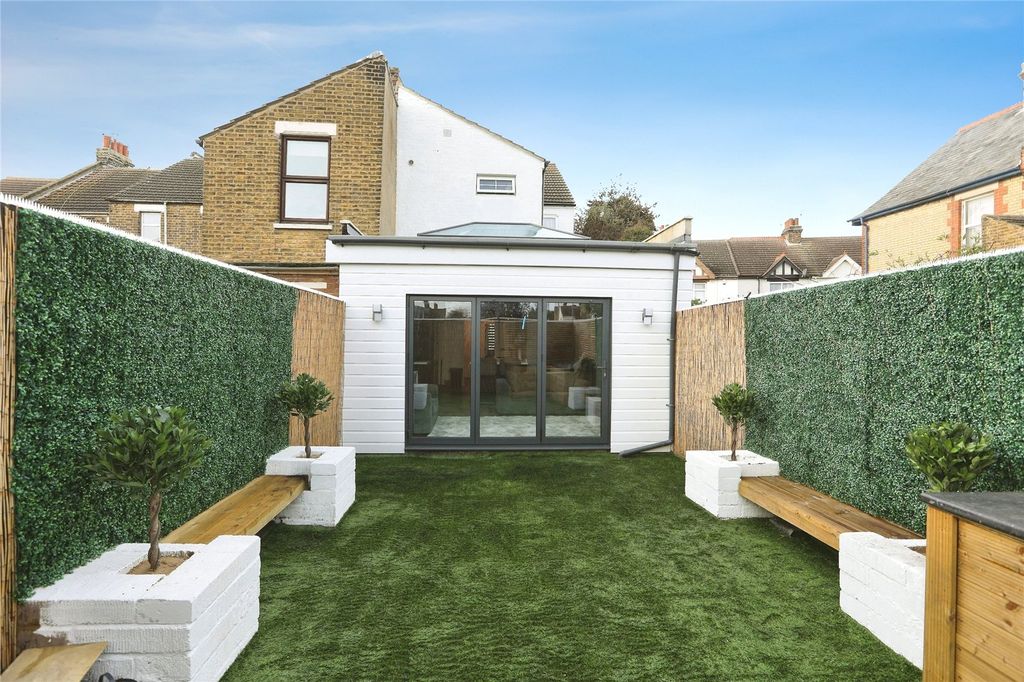 Property photo 2 of 22 Picture No. 13