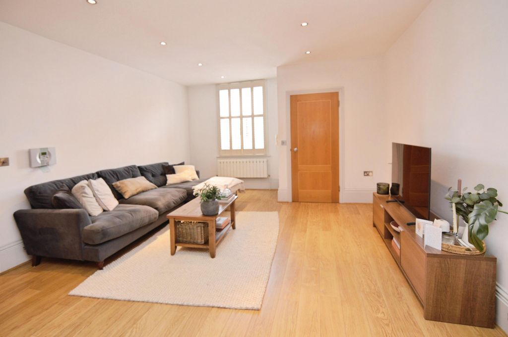 Property photo 3 of 6