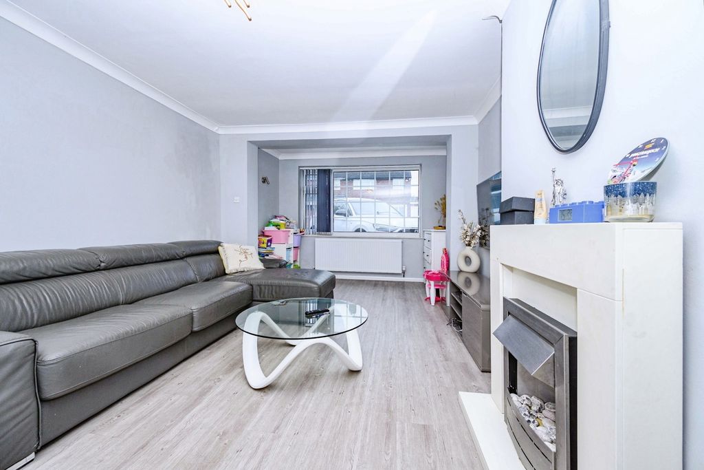 Property photo 3 of 17 Pbox-Img.Jpg