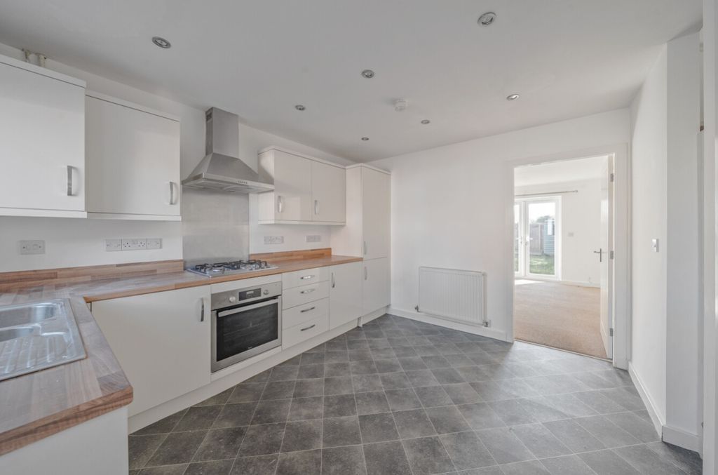 Property photo 2 of 17 1343146-10-68Bea0F7c2c72