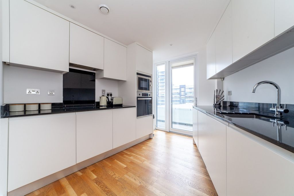 Property photo 2 of 19 Kitchen