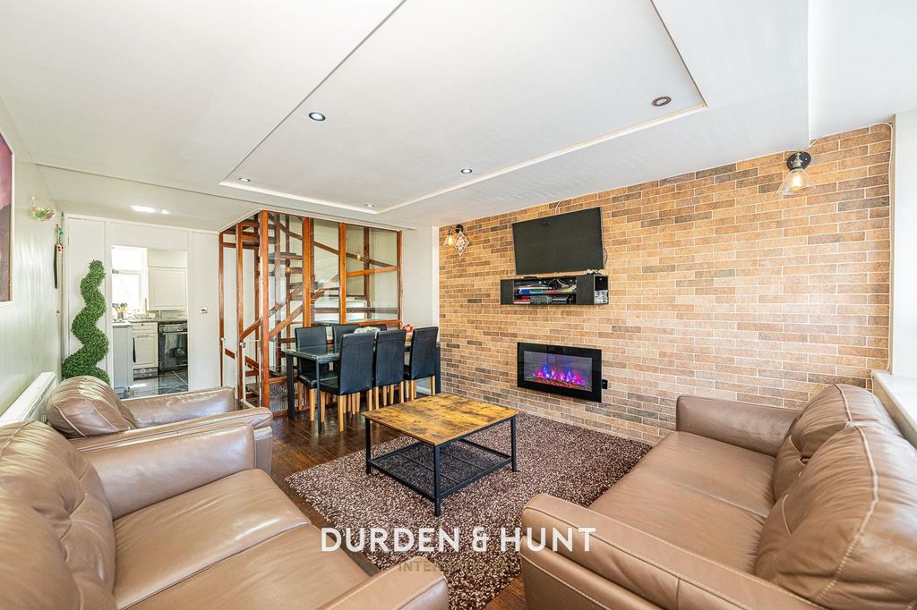 Property photo 3 of 20 Lonsdale-17.Jpg