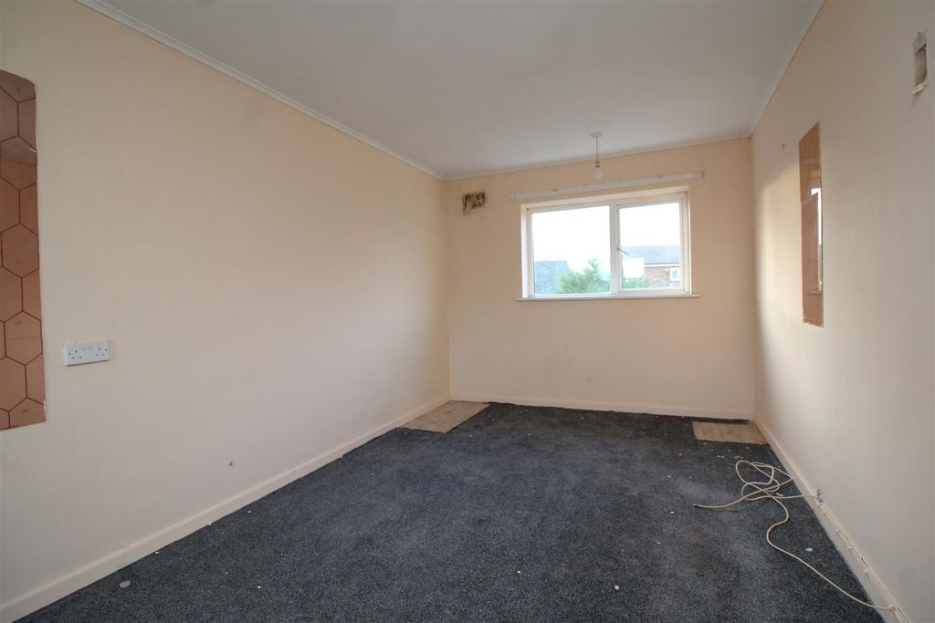 Property photo 2 of 11 Bedroom 1.Jpg