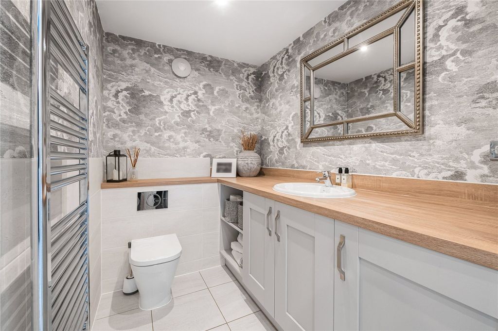 Property photo 2 of 22 Cloakroom/Utility