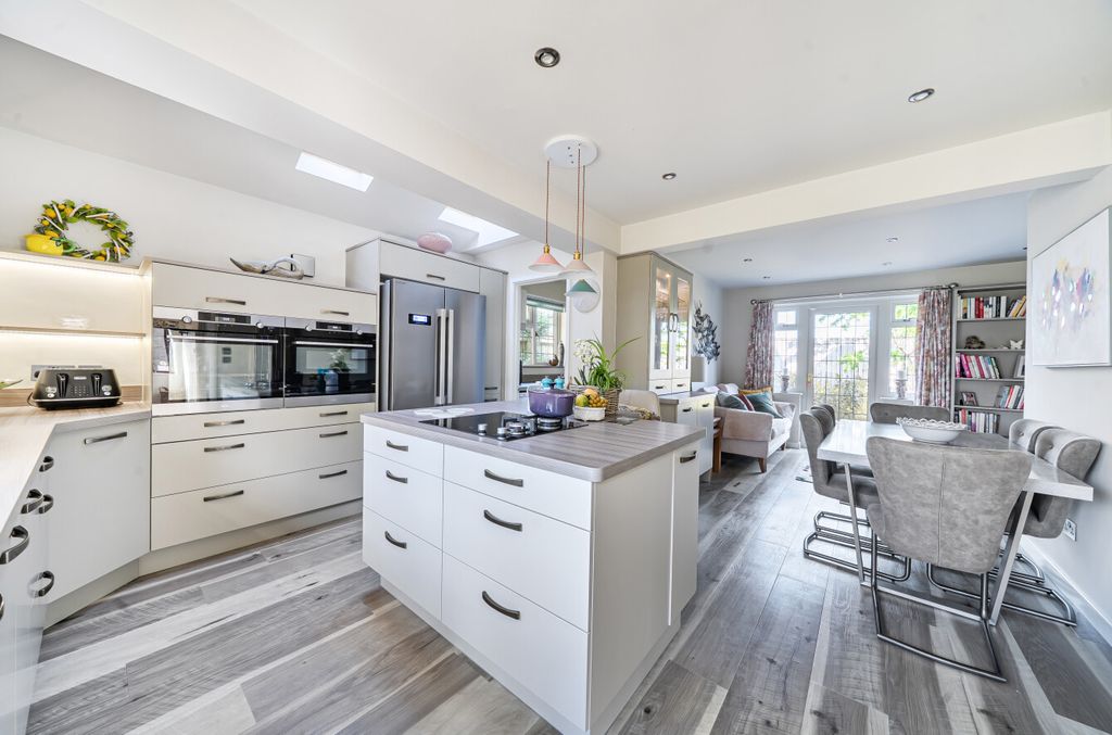 Property photo 2 of 18 Kitchen / Dining