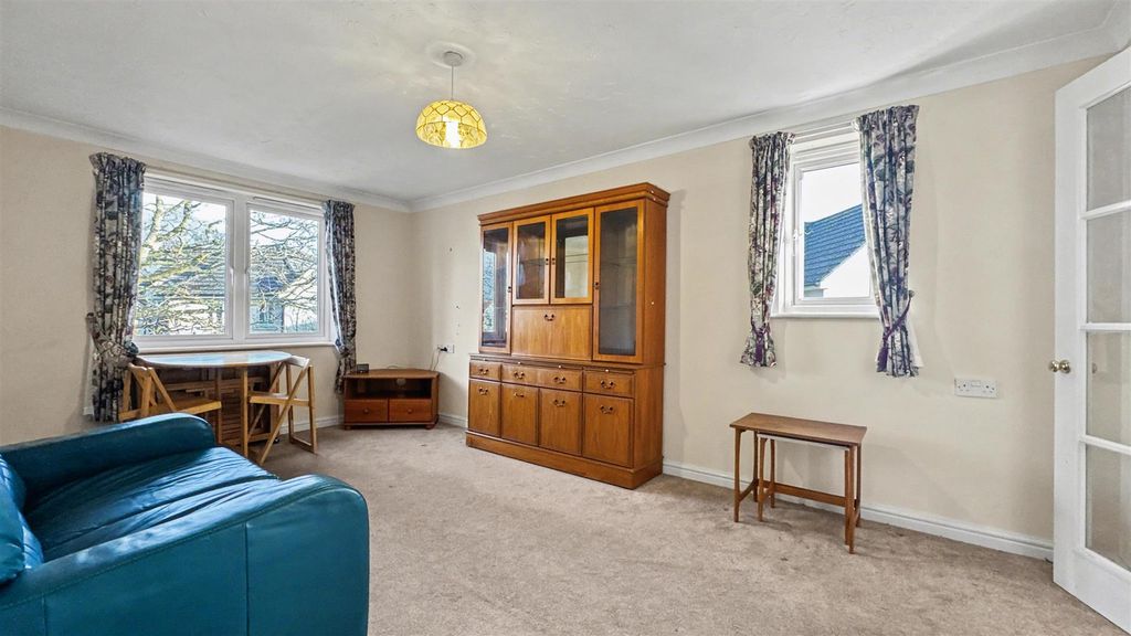 Property photo 2 of 8 Lounge/Diner