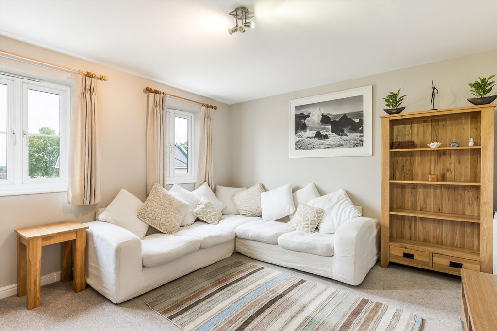 Property photo 2 of 8 Image