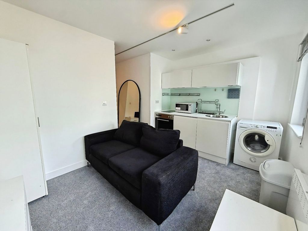 Property photo 2 of 7 Picture No. 15