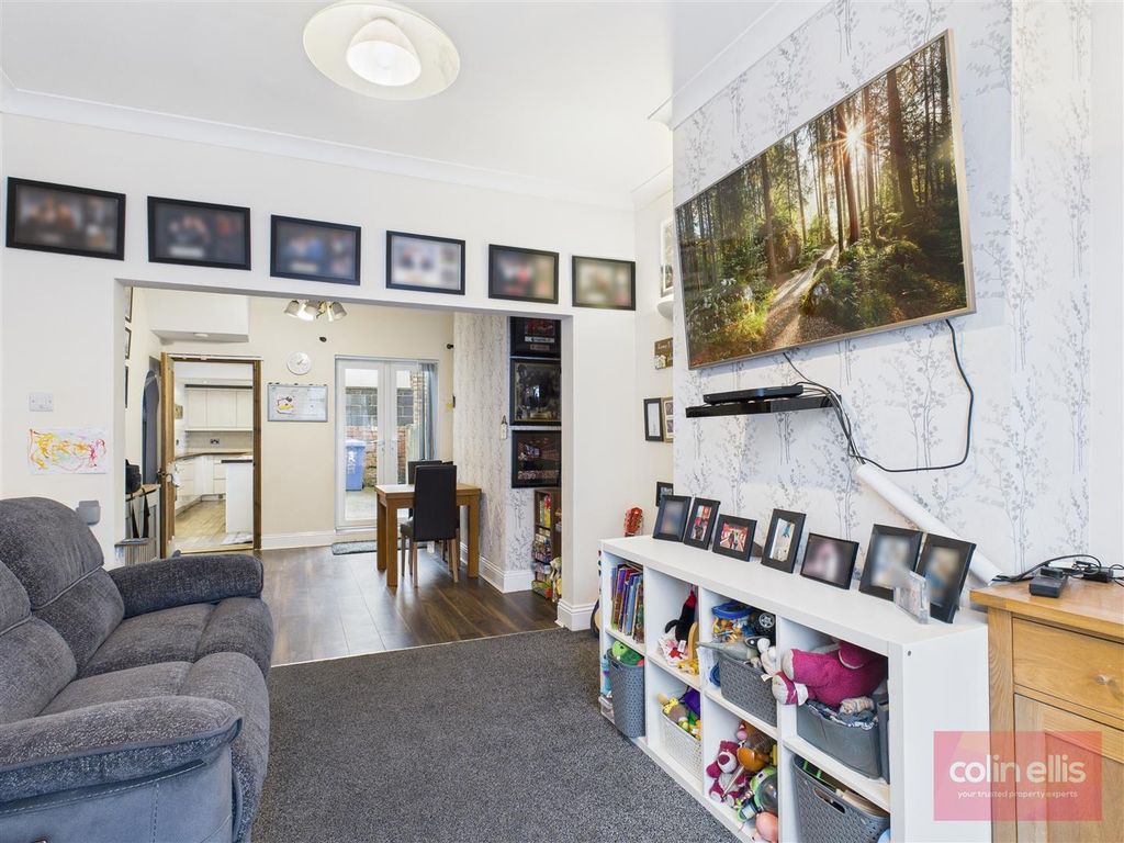 Property photo 3 of 16 Cam05075G0-Pr0240-Still010.Jpg