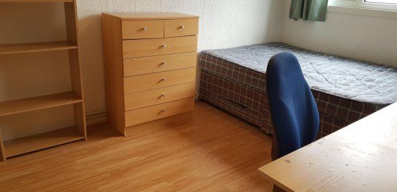 Property photo 2 of 10 Bedroom