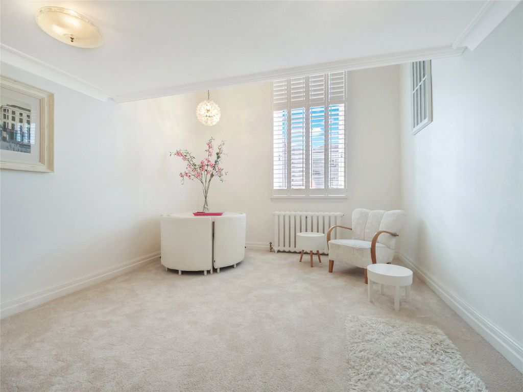 Property photo 2 of 27 Living Room