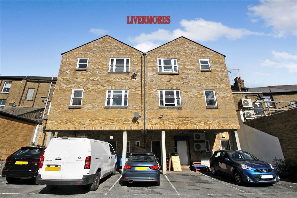 Property photo 1 of 7 Flat 3. 8-12 Bexley High Street.Jpg